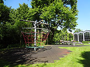 im Sommer mit großer Liegewiese (©Foto: Martin Schmitz)